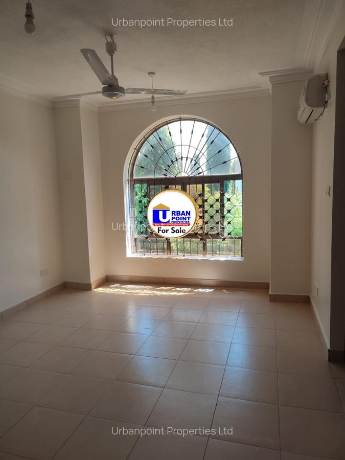 2 Bed Apartment with En Suite at Greenwood - 5