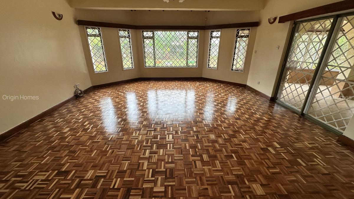 4 Bed House with En Suite at Valley Arcade - 2