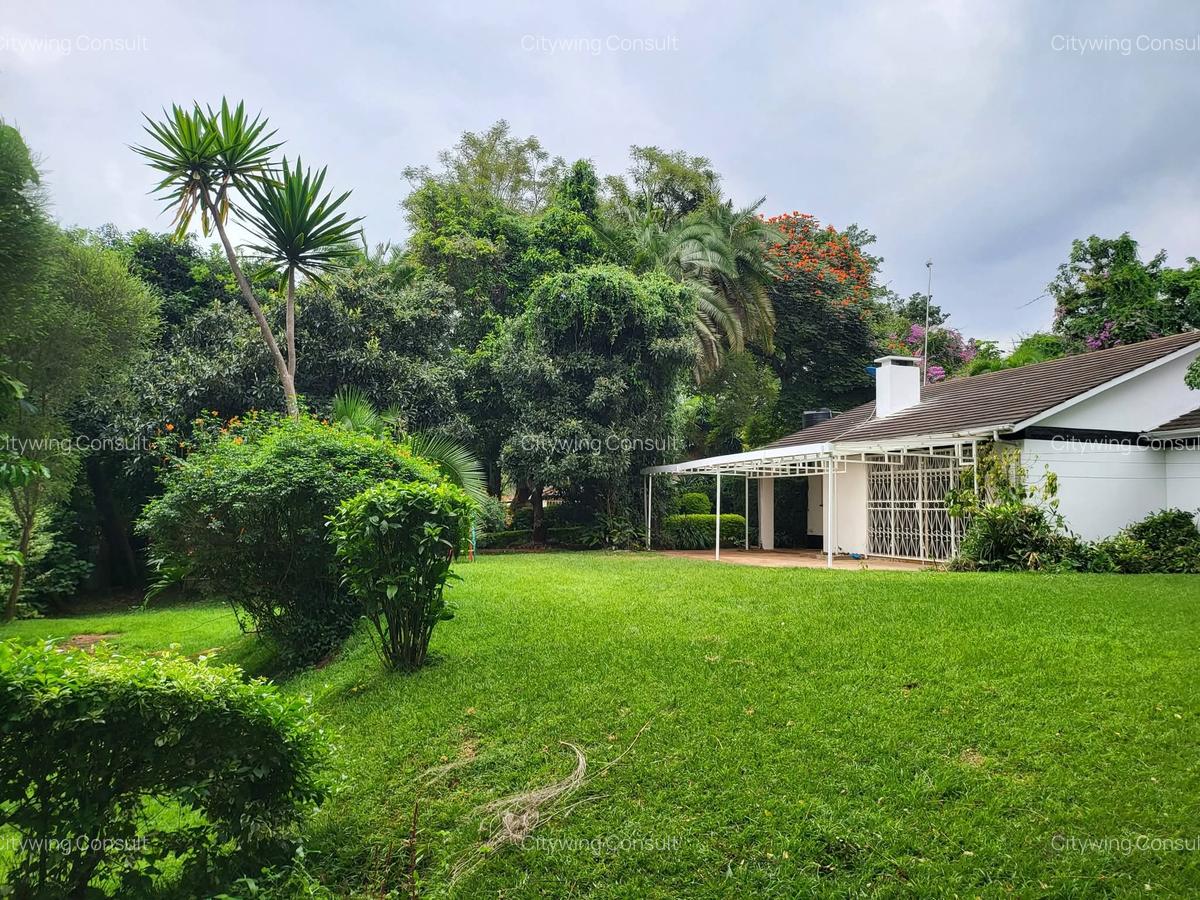 4 Bed House with En Suite at Crescent Road - 3