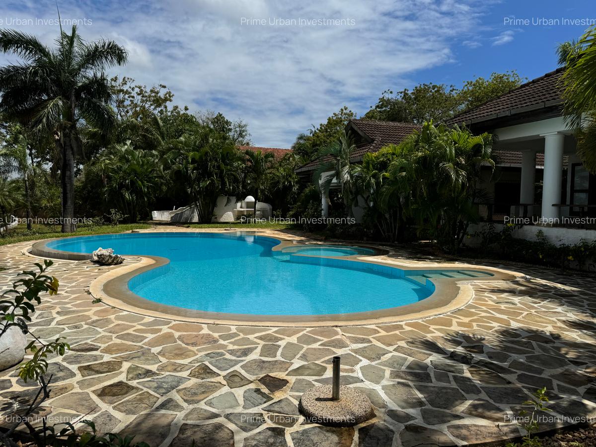 3 Bed Villa with En Suite at Kilifi Creek - 3