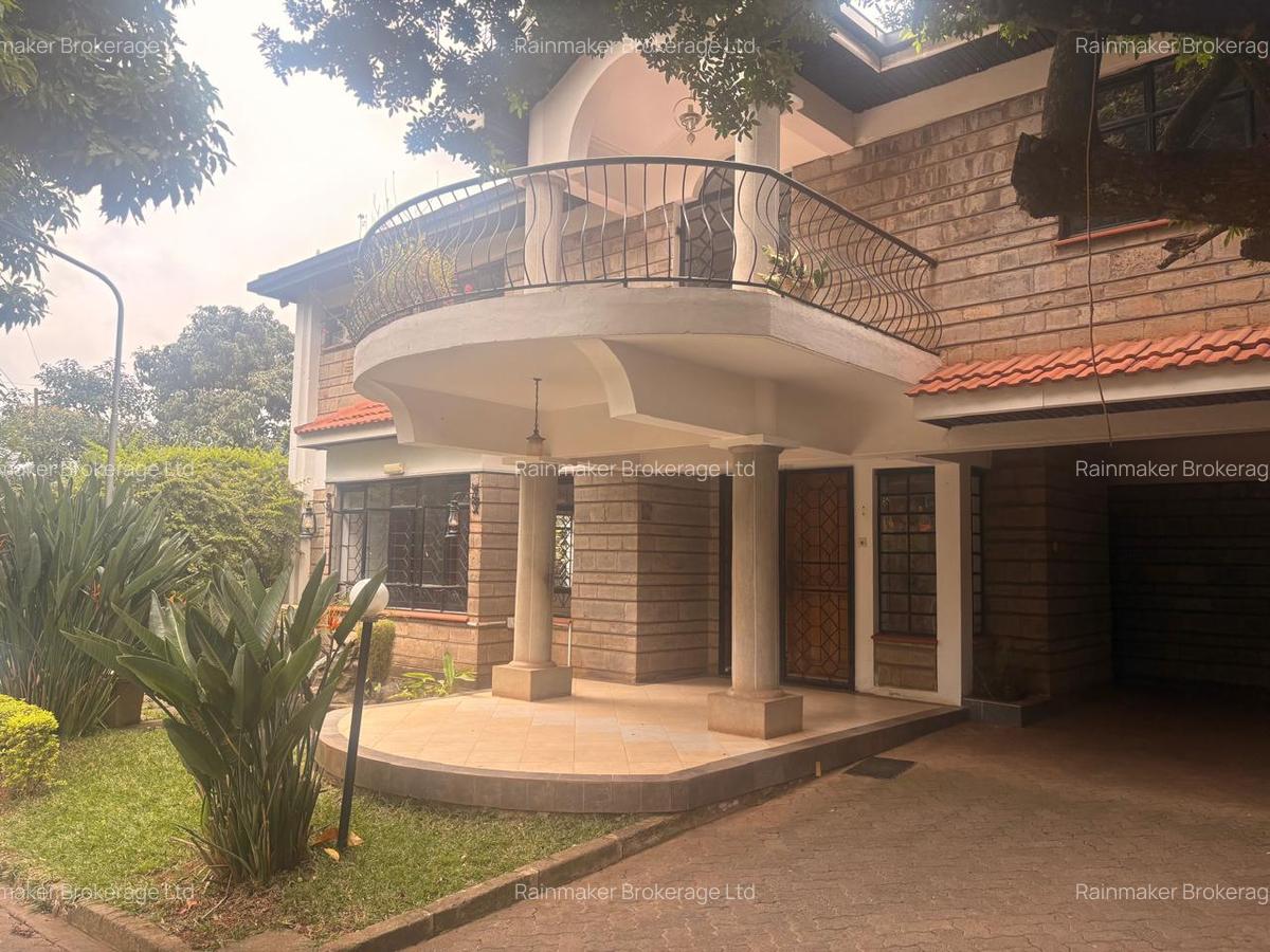 5 Bed House with En Suite at Brookside - 2