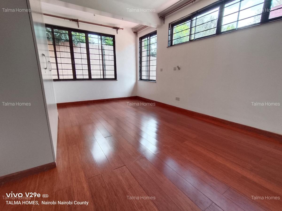 5 Bed Townhouse with En Suite at Lavington - 19
