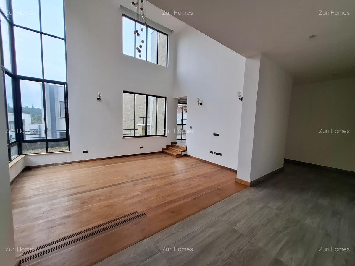 5 Bed Townhouse with En Suite in Lavington - 2