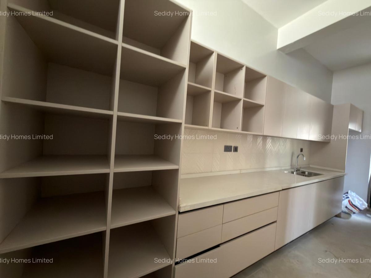 5 Bed Townhouse with En Suite in Runda - 6