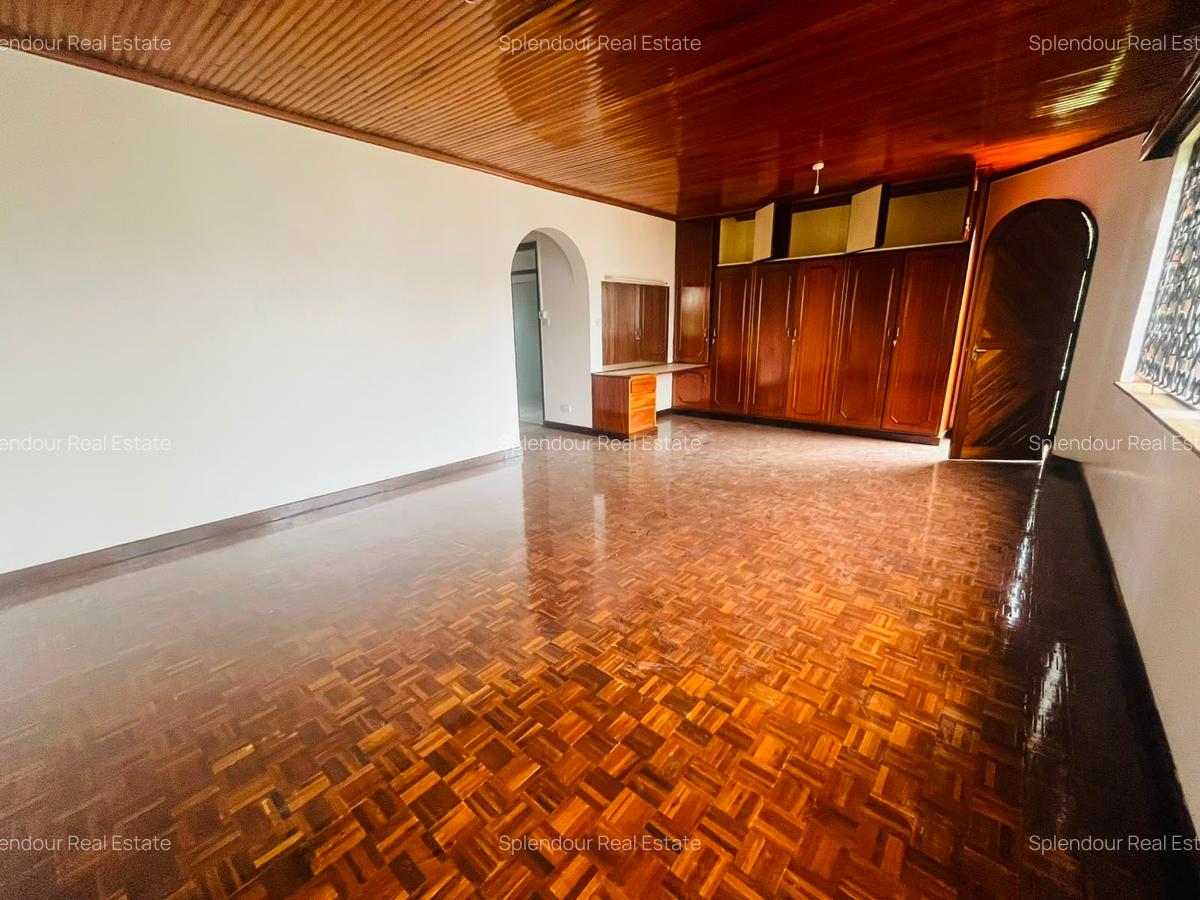 5 Bed Townhouse with En Suite in Lavington - 7