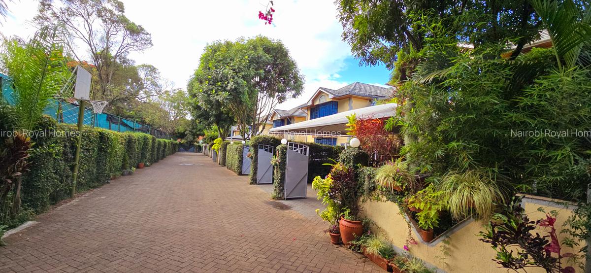 5 Bed Townhouse with En Suite at Lavington Green - 5