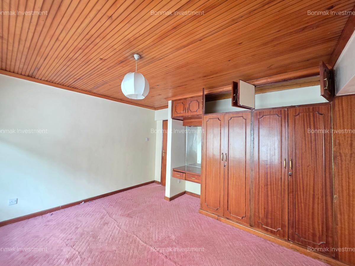 4 Bed Townhouse with En Suite at Valley Arcade - 13