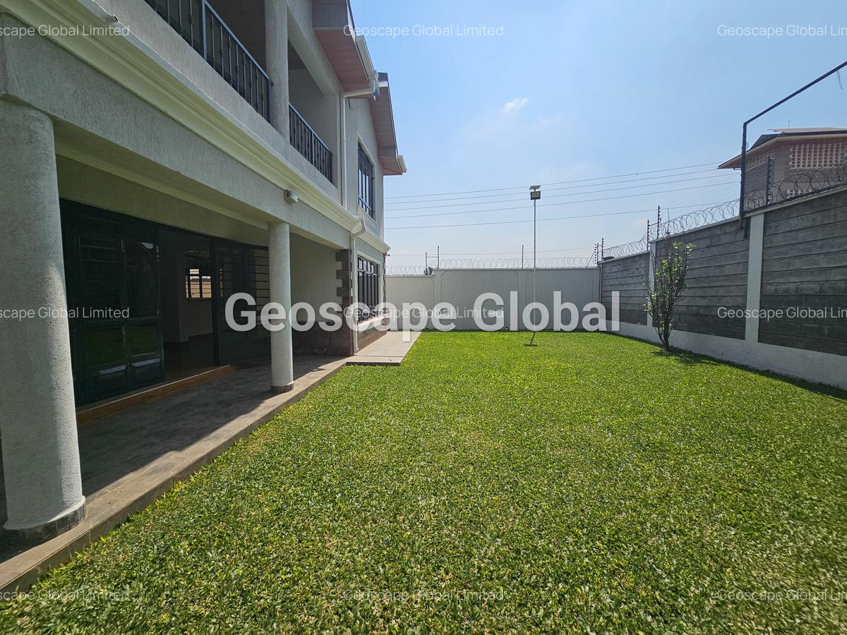 5 Bed House with En Suite in Runda - 1