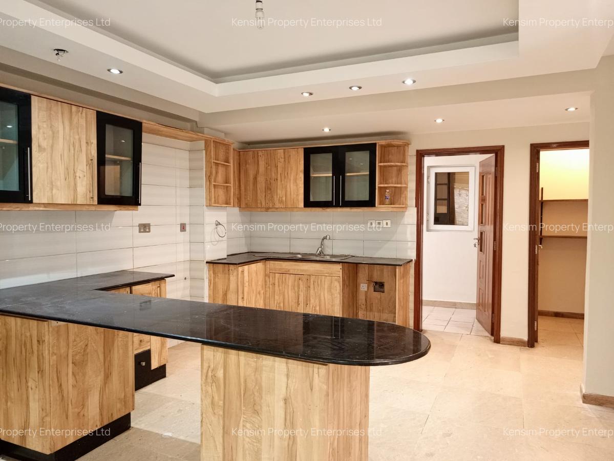 5 Bed Townhouse with En Suite in Lavington - 10