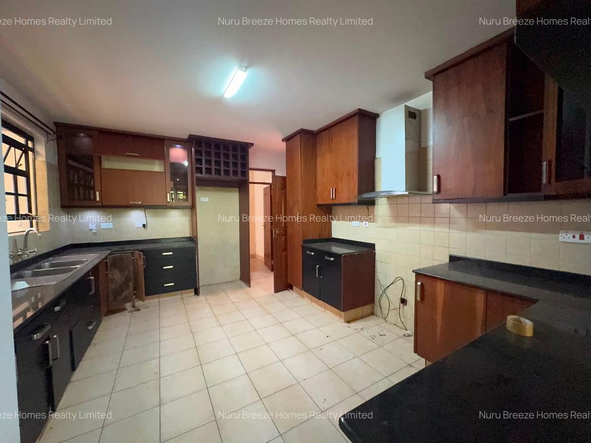 4 Bed Townhouse with En Suite in Lavington - 3