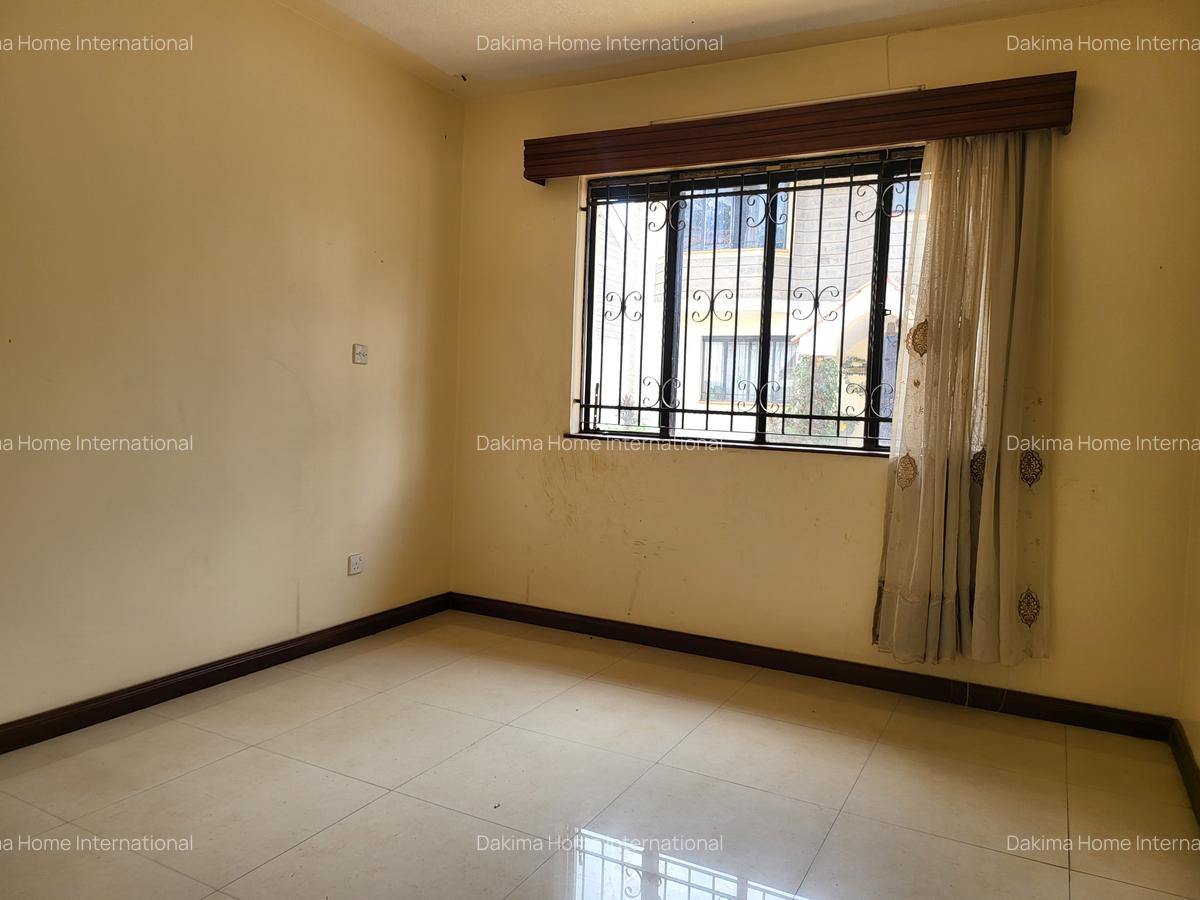 4 Bed Townhouse with En Suite in Brookside - 19