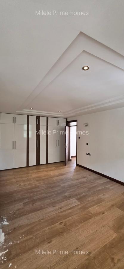 5 Bed Townhouse with En Suite at Lavington - 18