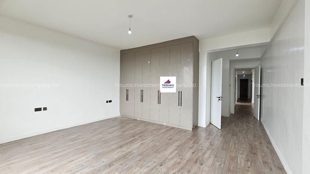 4 Bed Apartment with En Suite in Parklands - 4