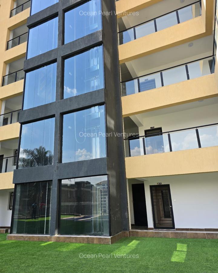 2 Bed Apartment with En Suite at Lantana - 3