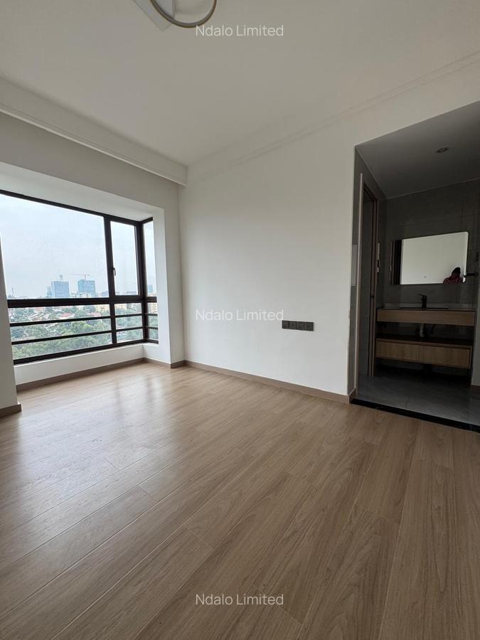 3 Bed Apartment with En Suite at Riverside - 2