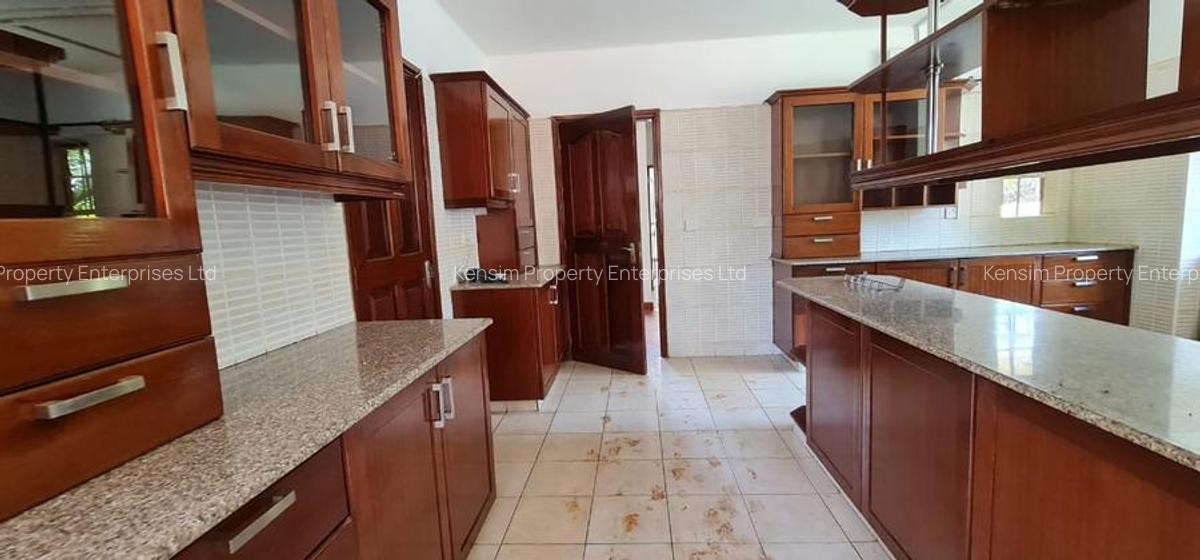 5 Bed Townhouse with En Suite in Rosslyn - 12