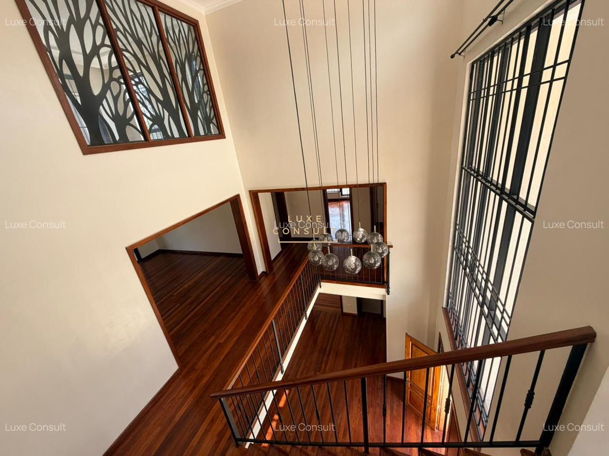 6 Bed House with En Suite in Loresho - 2