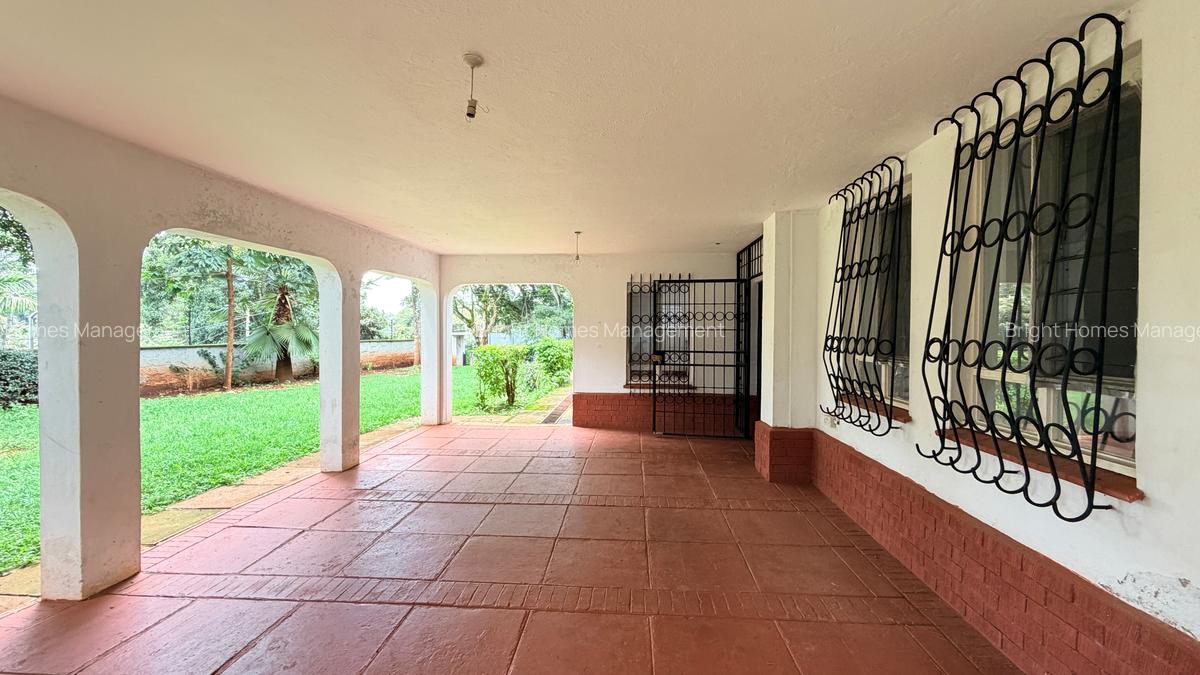 4 Bed Villa with En Suite in Hill View - 11