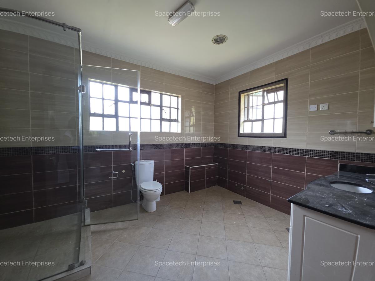 4 Bed House with En Suite in Runda - 16