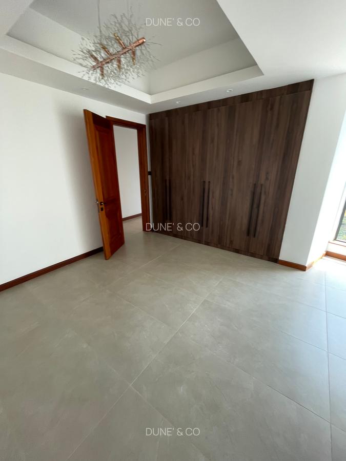 Serviced 4 Bed Apartment with En Suite in Riverside - 13