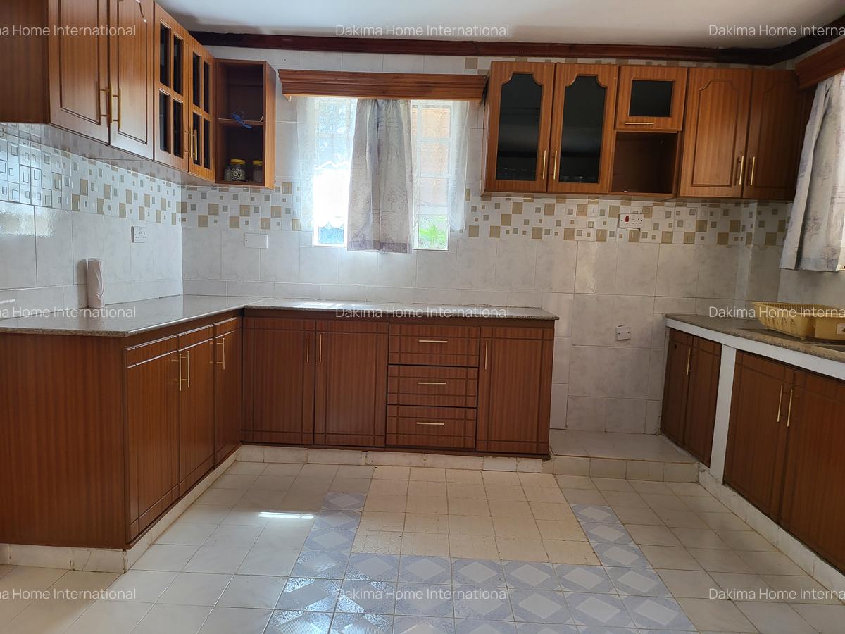 5 Bed House with En Suite in Runda - 4