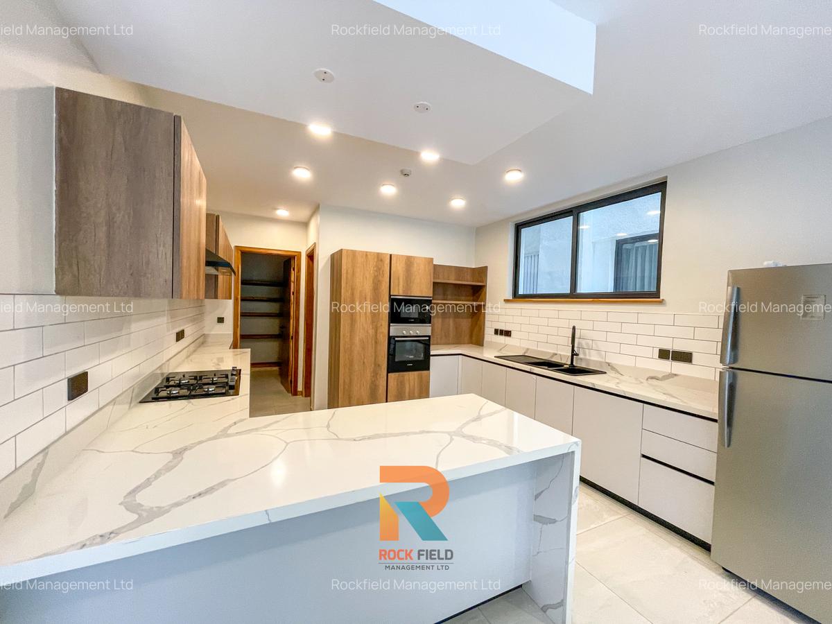 Furnished 4 Bed Apartment with En Suite in Spring Valley - 3