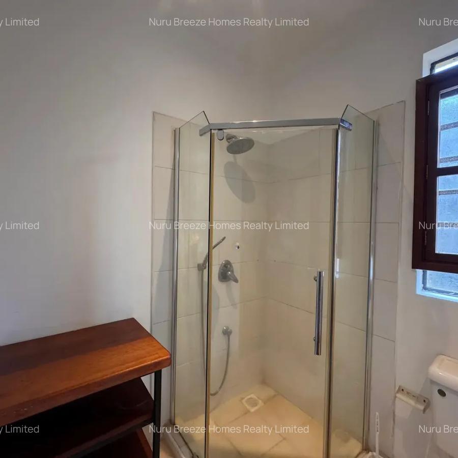 4 Bed House with En Suite in Runda - 17