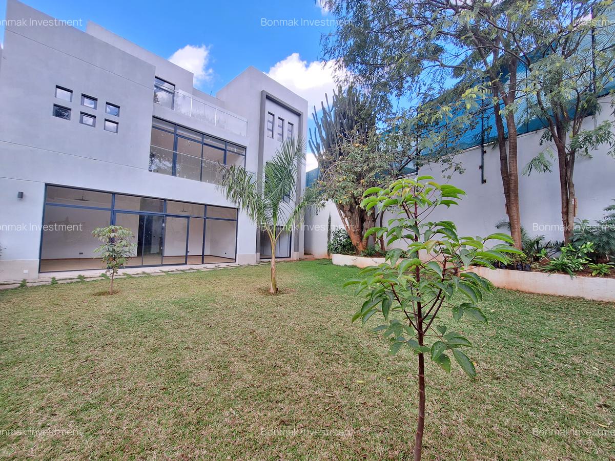 5 Bed Townhouse with En Suite at Lavington Green - 2