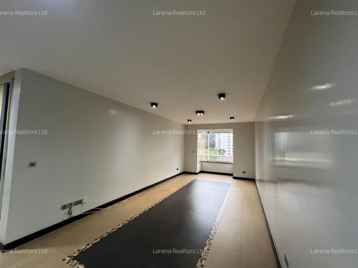 3 Bed Apartment with En Suite at Riverside Dr - 2