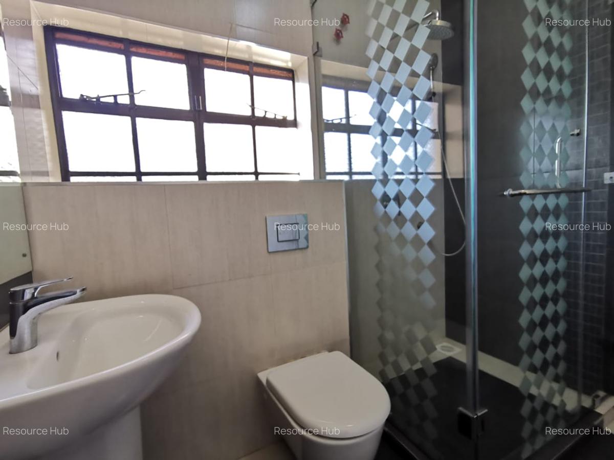 4 Bed House with En Suite at Mountain View - 19