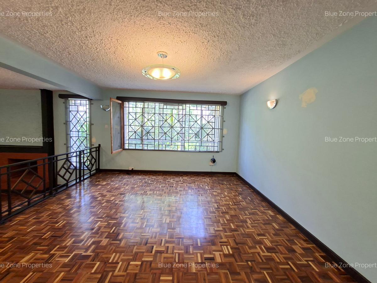 4 Bed House with En Suite at Off Un Avenue - 14