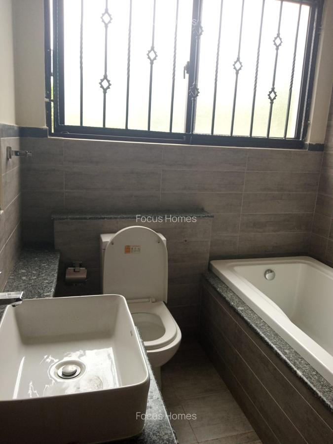 4 Bed Townhouse with En Suite in Lavington - 14