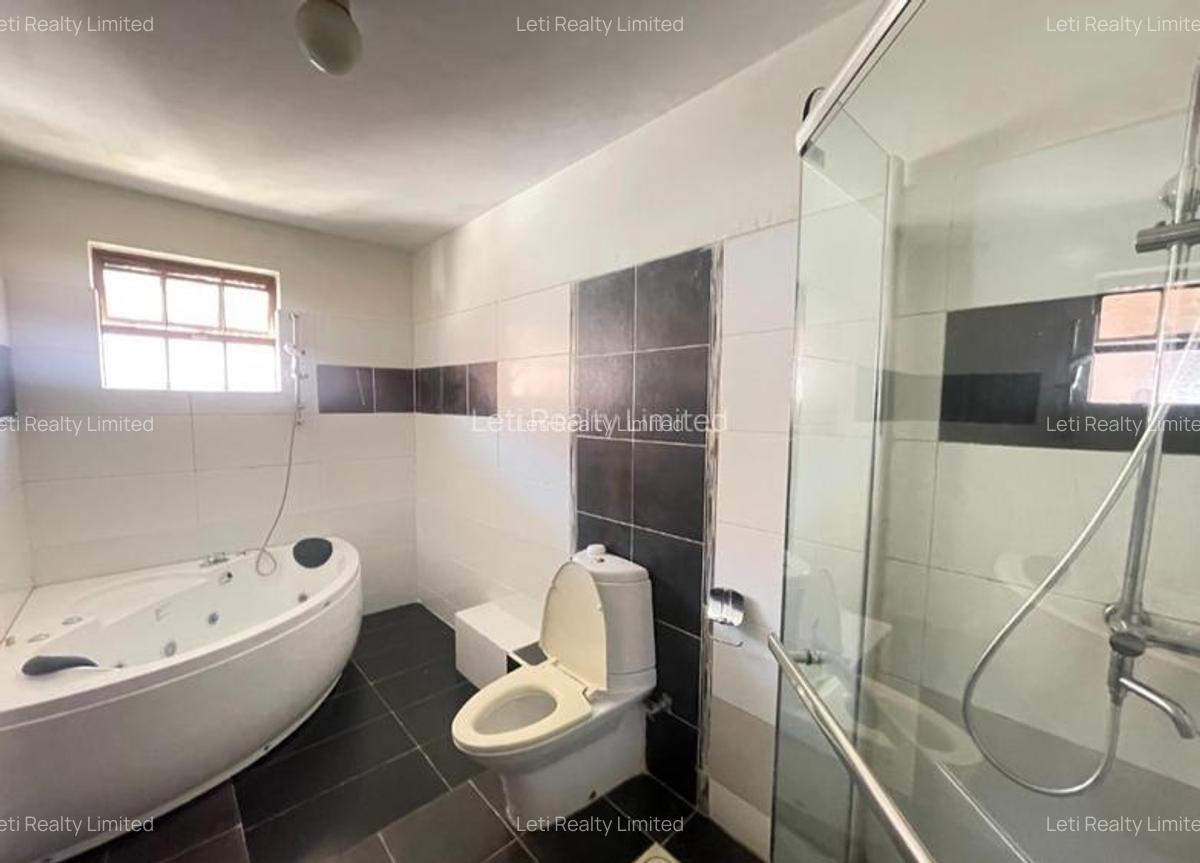 5 Bed Townhouse with En Suite in Lavington - 13