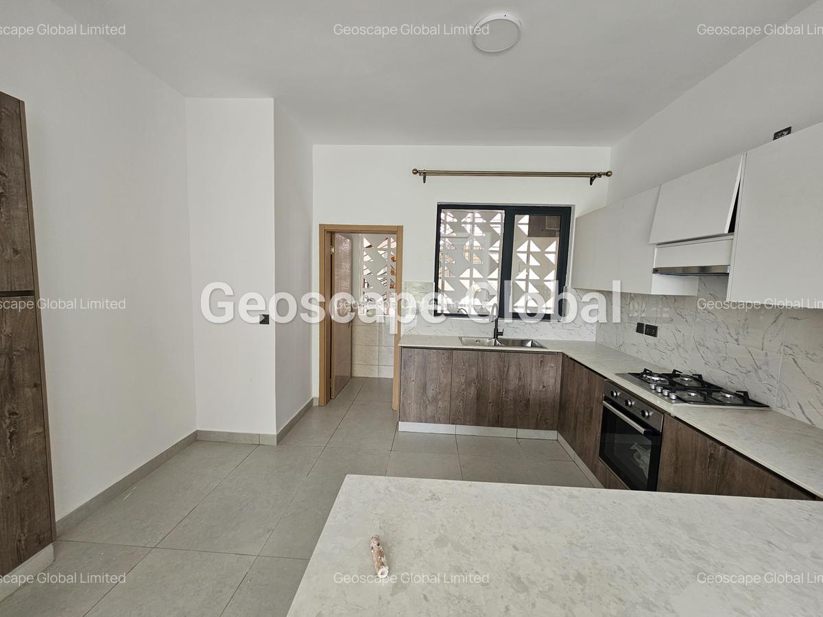 3 Bed Apartment with En Suite in Brookside - 16