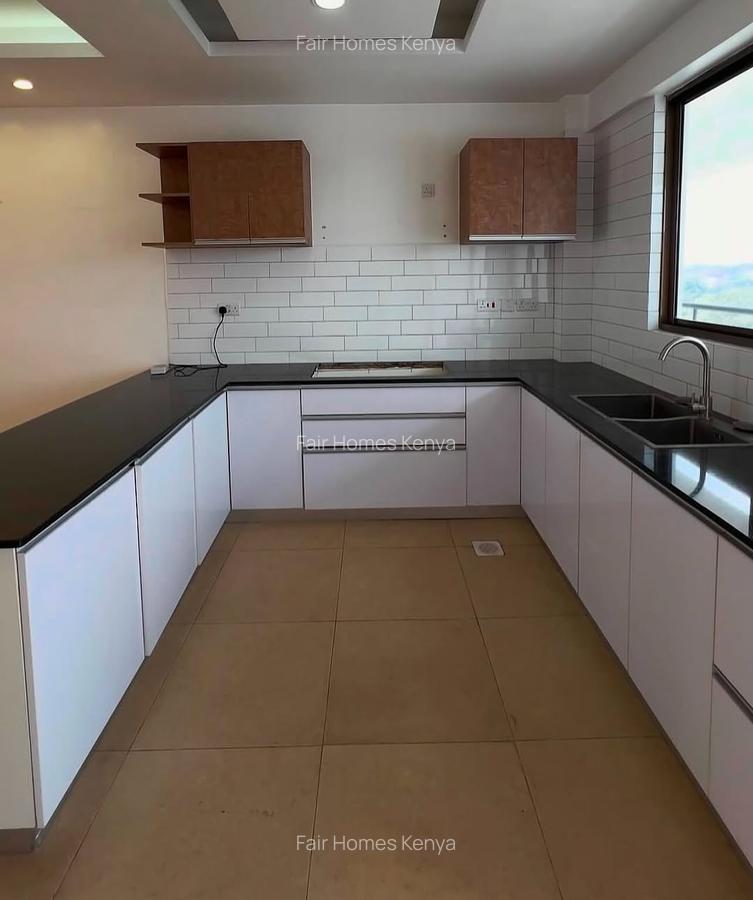 4 Bed Apartment with En Suite at Hatheru Road - 4