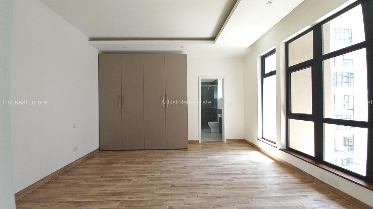 3 Bed Apartment with En Suite at Riverside Lane - 8