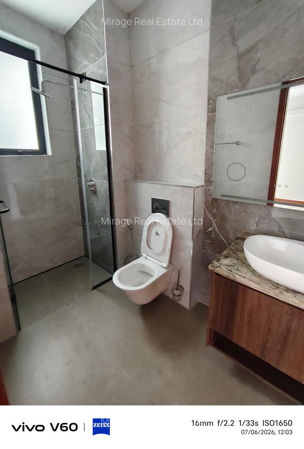4 Bed Apartment with Swimming Pool in Riverside - 17