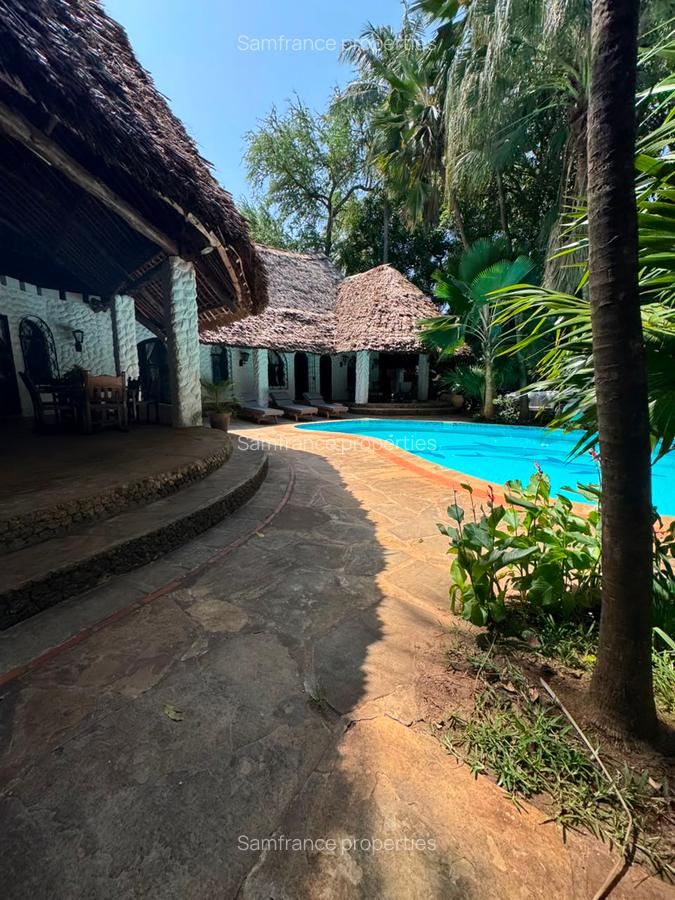 3 Bed Villa with En Suite at Lamarina - 3