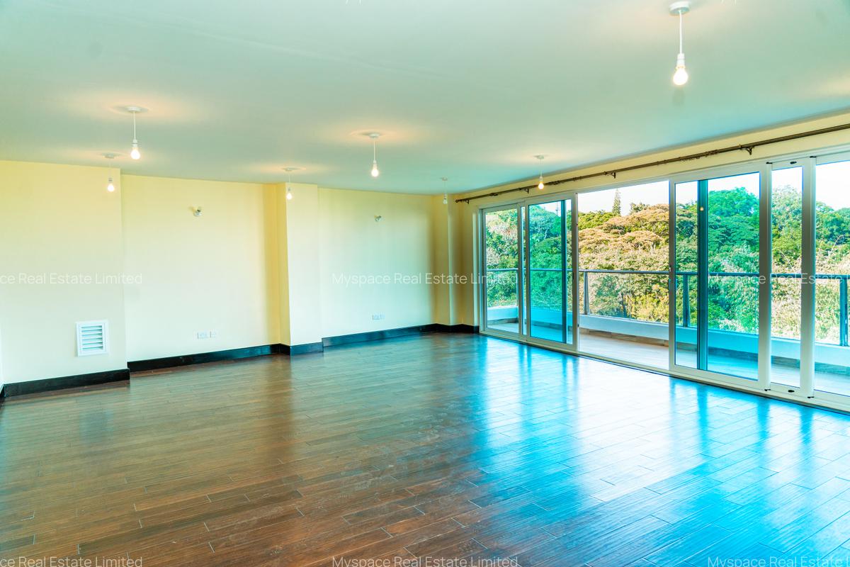 5 Bed Townhouse with En Suite in General Mathenge - 7