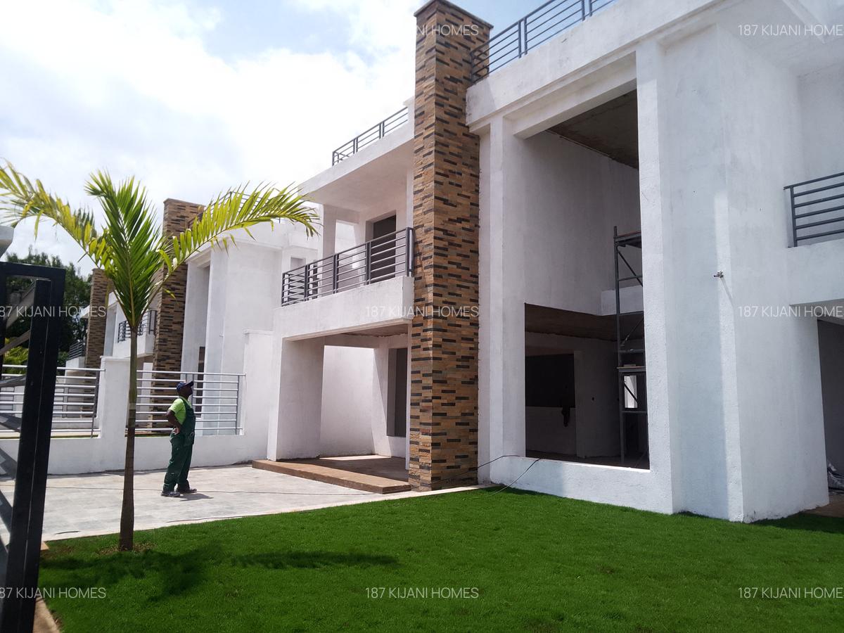 4 Bed Villa with En Suite at Muhuri Rd - 12