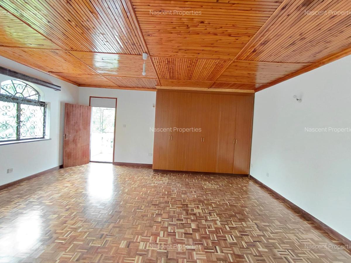 6 Bed House with En Suite in Nyari - 12