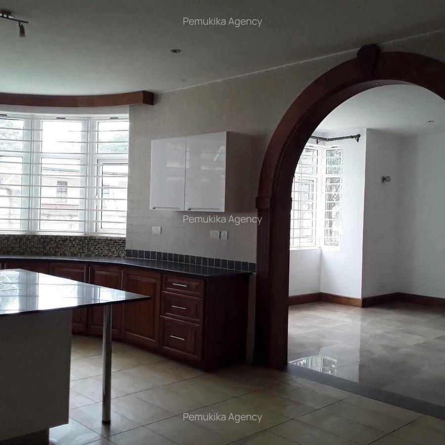 5 Bed Townhouse with En Suite in Rosslyn - 13