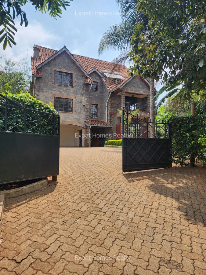 5 Bed Villa with En Suite in Lavington - 1