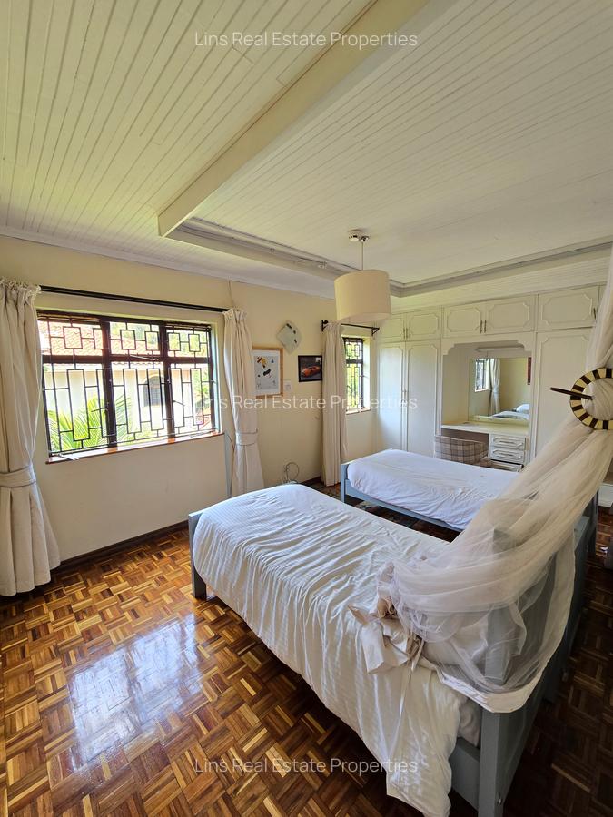 5 Bed House with En Suite in Runda - 18