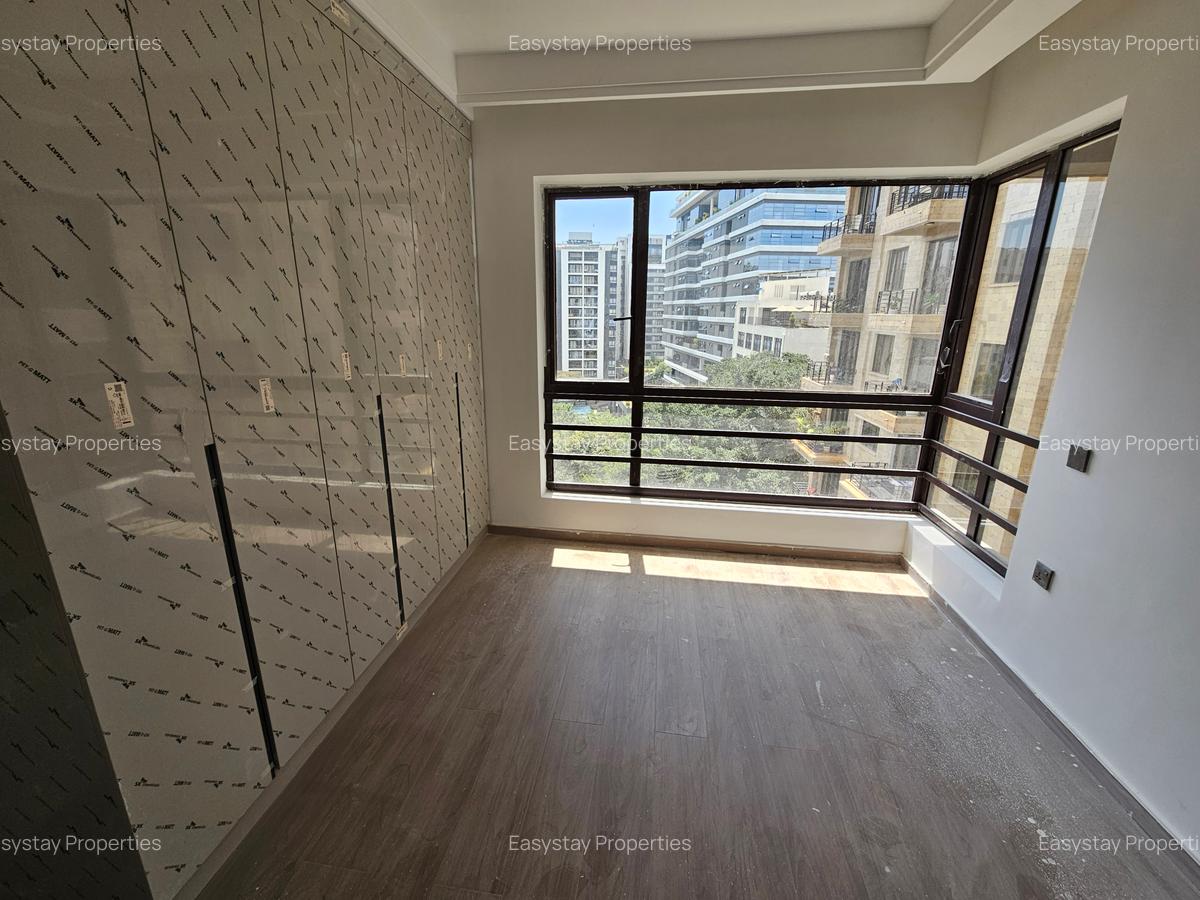 3 Bed Apartment with En Suite in Riverside - 8