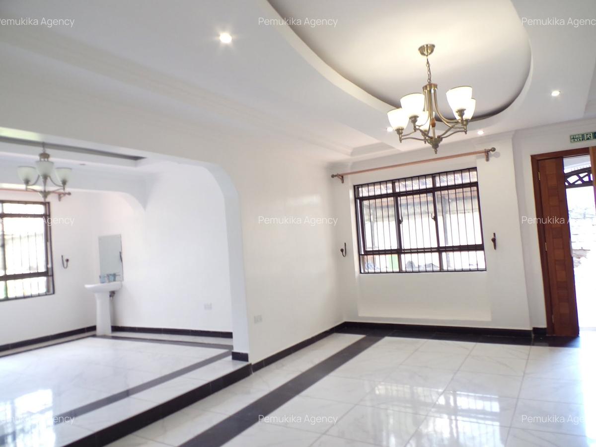 7 Bed House with En Suite at Hillcrest Road - 2