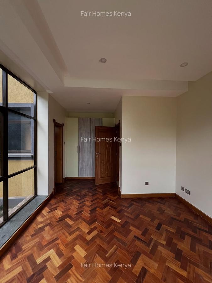 5 Bed Townhouse with En Suite at Lavington Green - 5