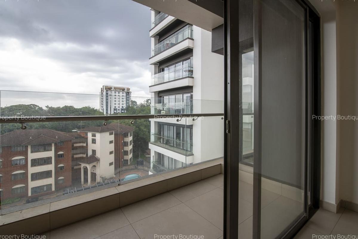 2 Bed Apartment with En Suite in Lavington - 14