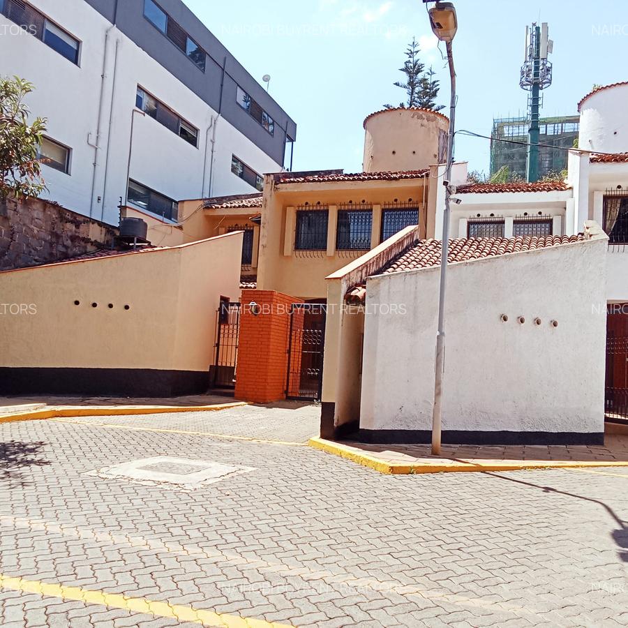 5 Bed Townhouse with En Suite in Westlands Area - 1