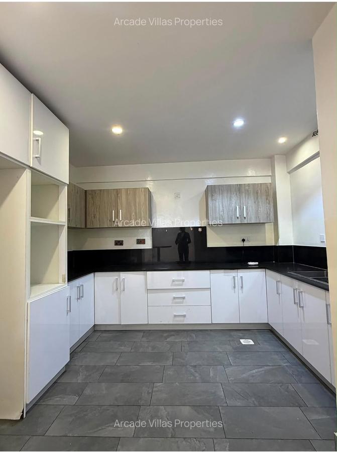 4 Bed Apartment with En Suite in Kileleshwa - 4